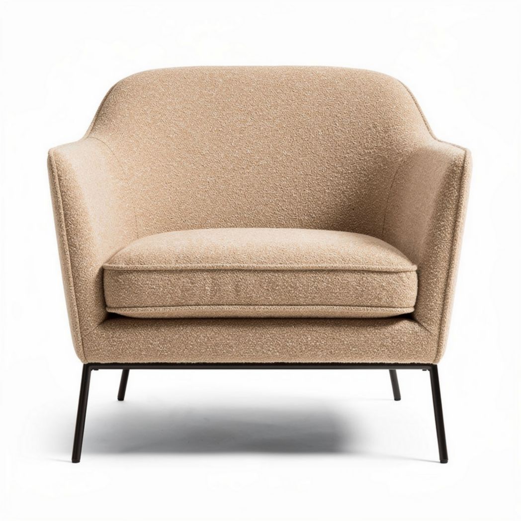 Zachte beige fauteuil met metalen poten en een afmeting van 80 x 80 x 80cm